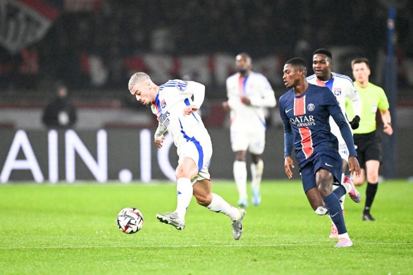 PSG đã giúp Lyon