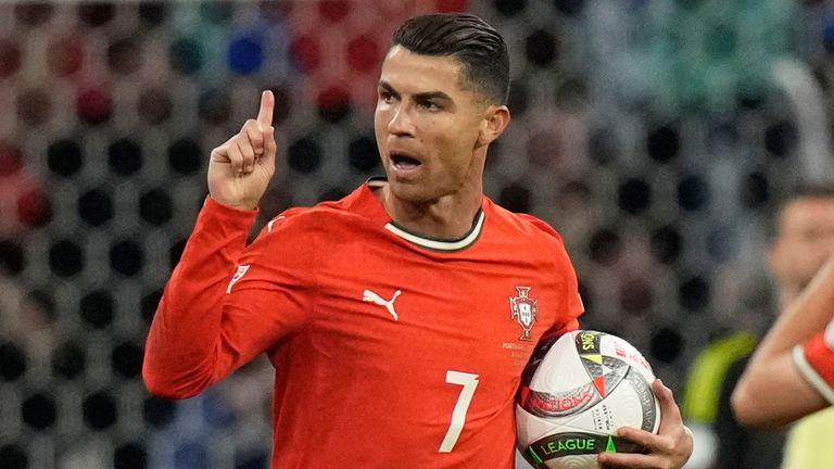 Tranh Cãi Về Hành Động Của Ronaldo Giữa Trận Chung Kết Nations League